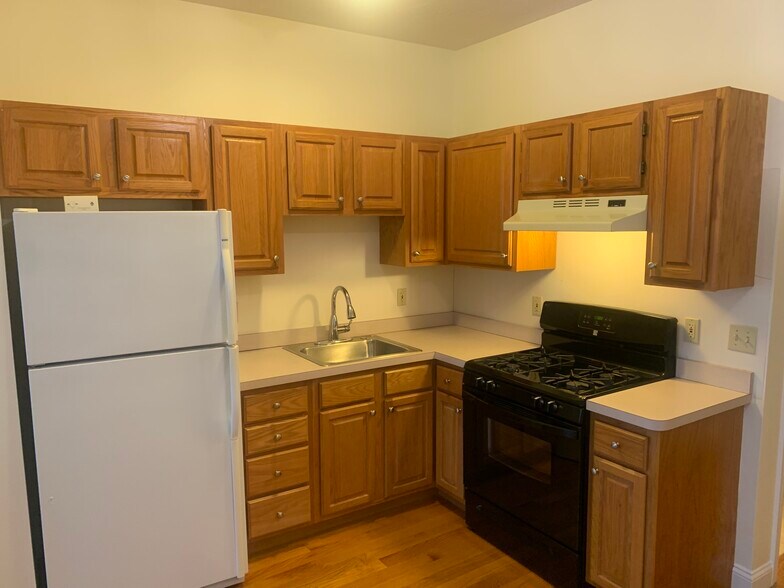 Building Photo - 202 Hurley St