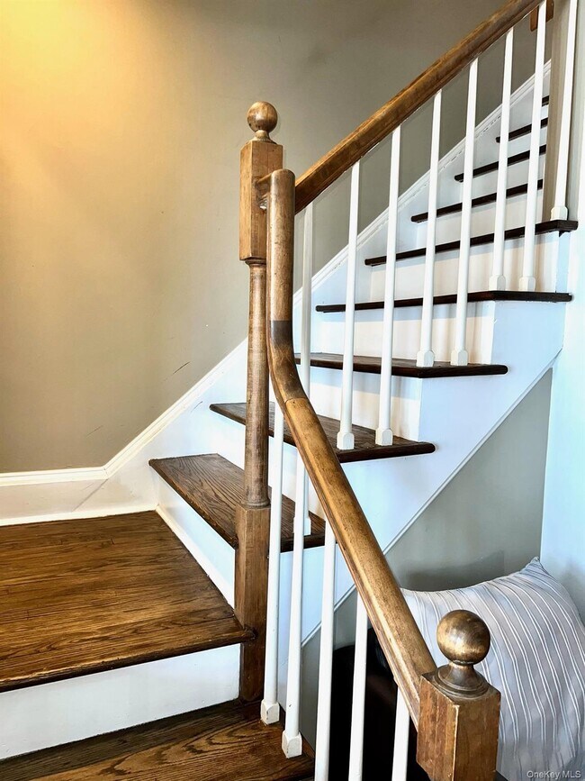 Building Photo - 67 River Rd