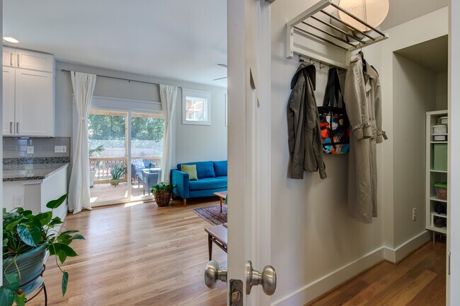 Building Photo - 703 Gerard St