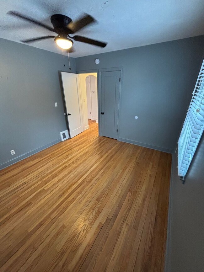 Building Photo - 709 Mulford Dr SE