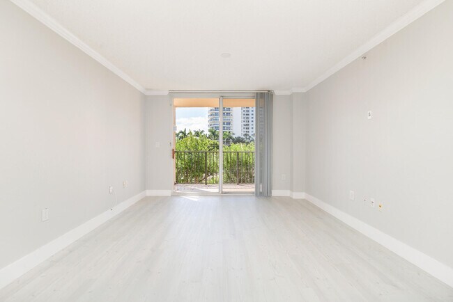 Building Photo - 1801 N Flagler Dr