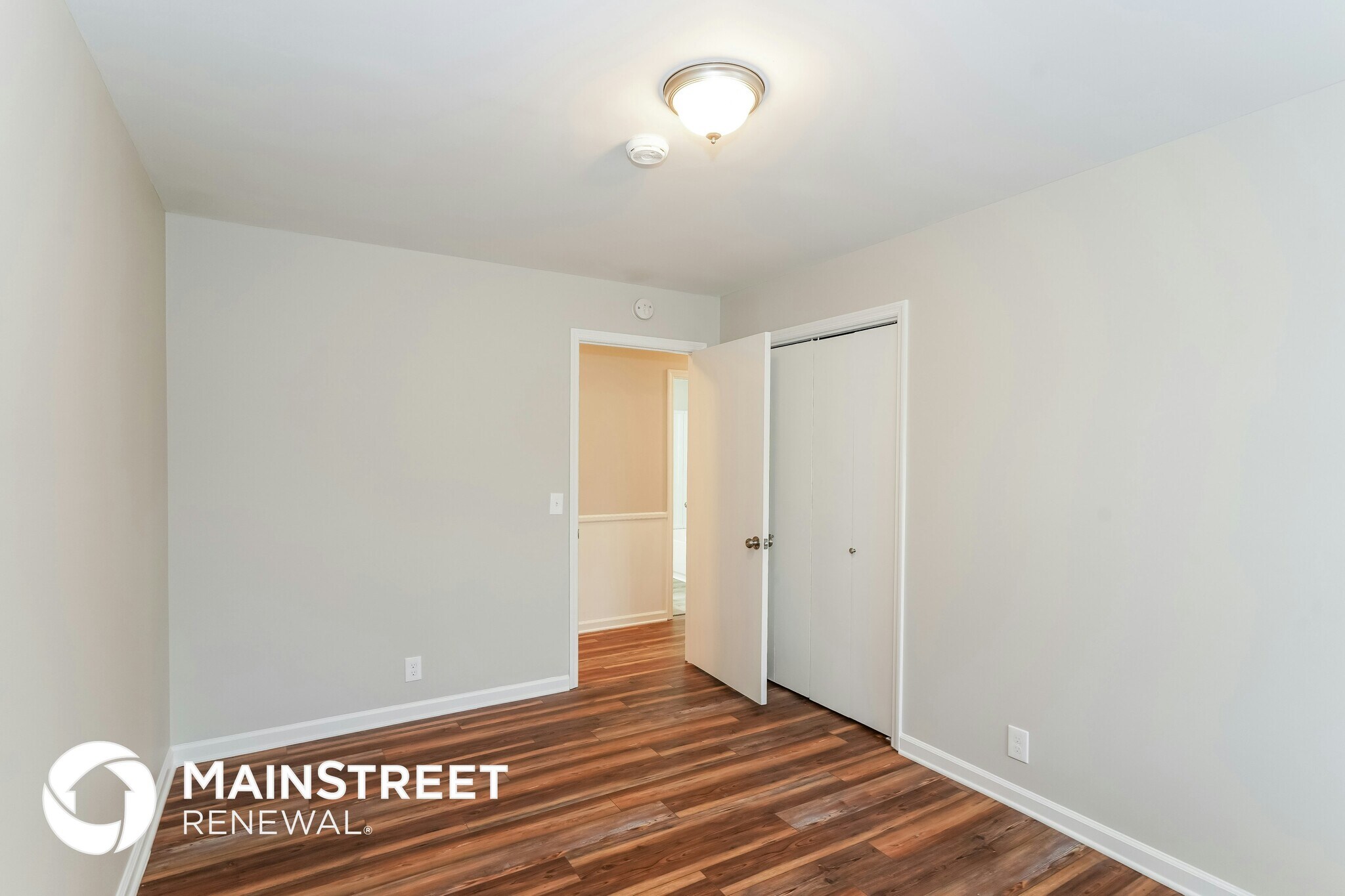 Building Photo - 242 Iris Dr