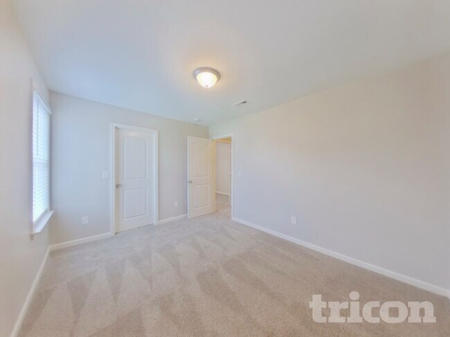 Building Photo - 149 Hidden Lakes Rd