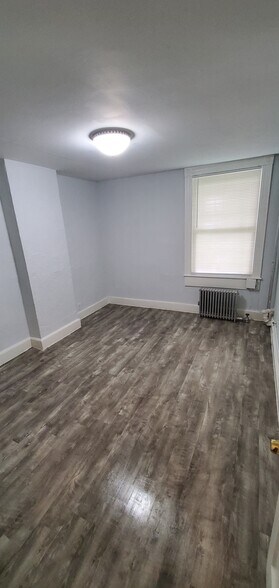 Building Photo - 82 Rockland St