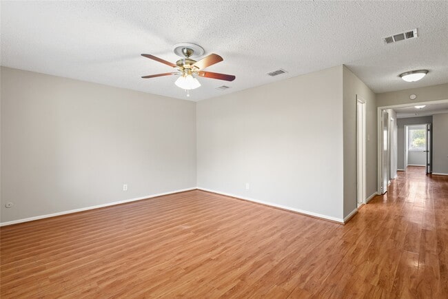 Building Photo - 15911 Mill Point Dr