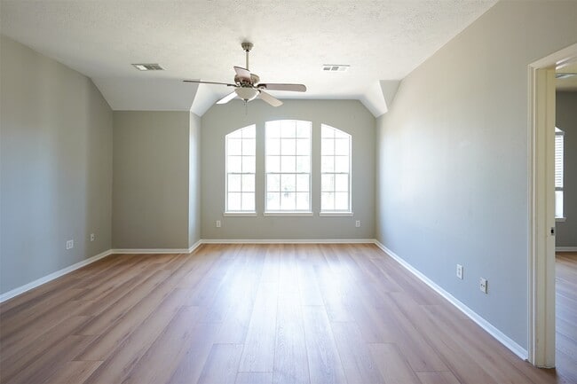 Building Photo - 2403 Blue Shadow Dr