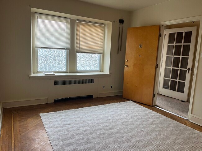 Building Photo - 3427 Sheffield Ave