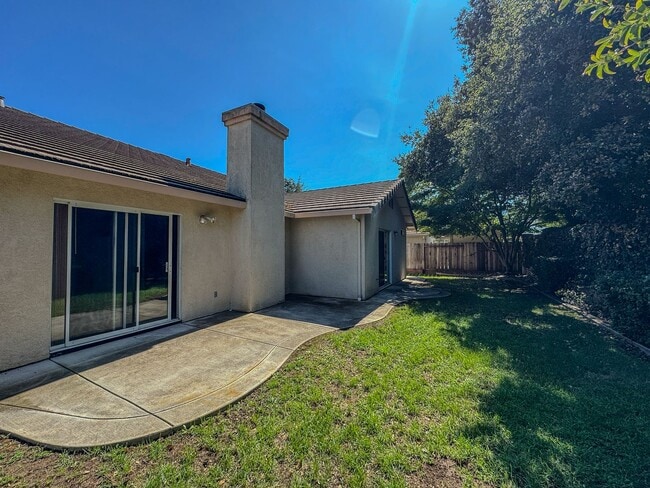 Building Photo - Lovely 3 Bedroom Home!