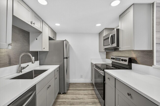 Building Photo - 612 Executive Center Dr