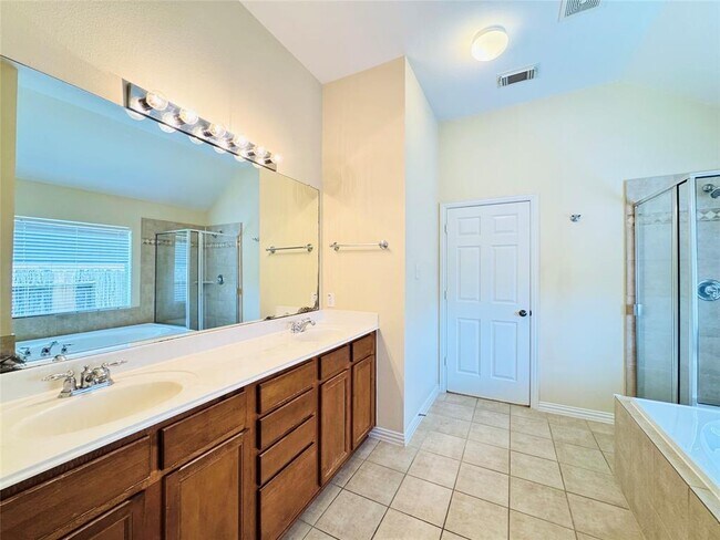 Building Photo - 23247 Dewflower Dr