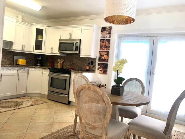 Building Photo - 6450 SW 19th St