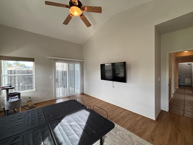 Building Photo - 1012 Freshwater Ct