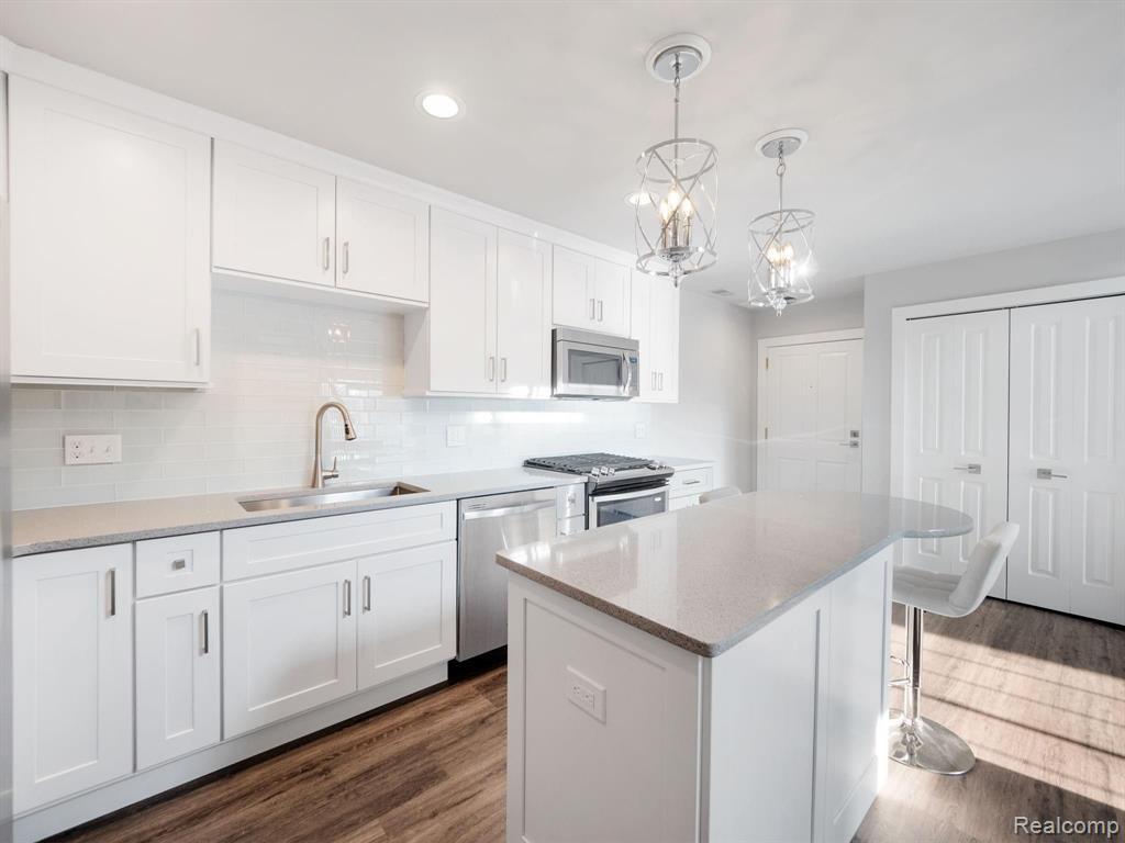 Building Photo - 662 Purdy St