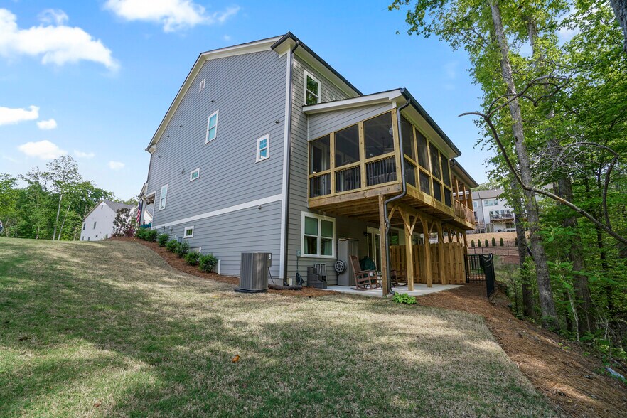 Screened Porch - 421 Retreat Ln