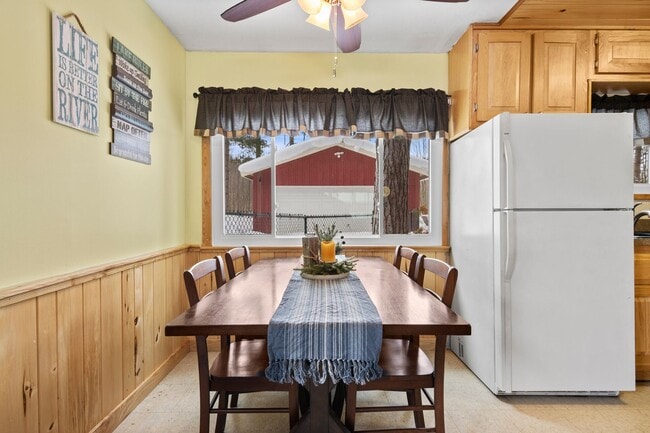 Building Photo - Fully Furnished 2-Bedroom Home Near Hodenp...