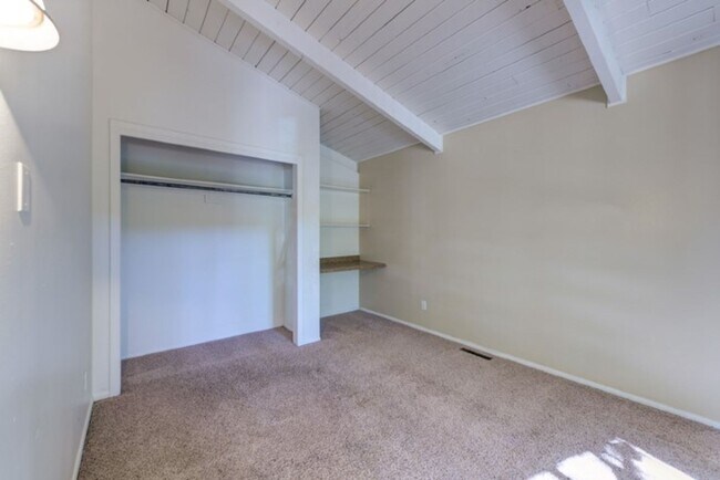 Building Photo - 1000 11th St