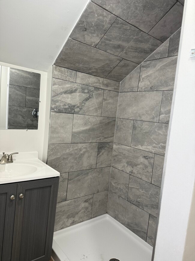 Building Photo - 712 Elizabeth St