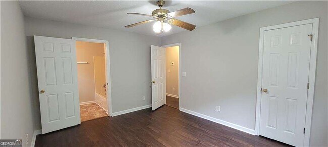 Building Photo - 2325 Shady Grove Rd