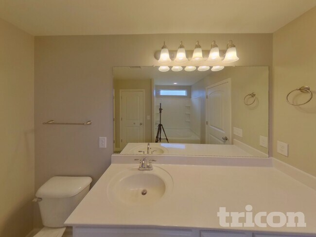 Building Photo - 622 Crooked Crk