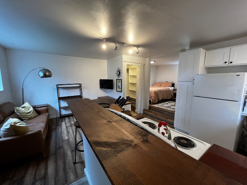 Building Photo - 2219 Bush Ave NW