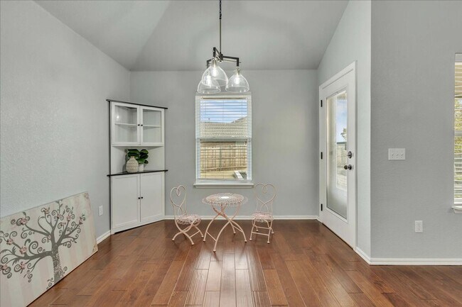 Building Photo - Lawn Care Included! 3 bed, 2 bath, 2 car