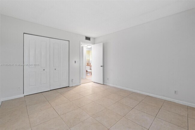 Building Photo - 800 SW 131st Ave