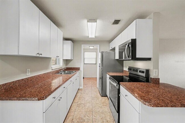 Building Photo - 4923 S 82nd St