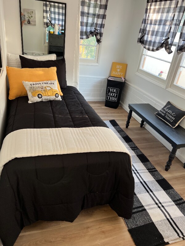 Building Photo - 33574 Washington Dr