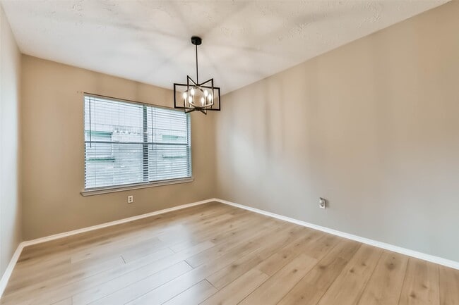 Building Photo - 745 Otter Creek Dr