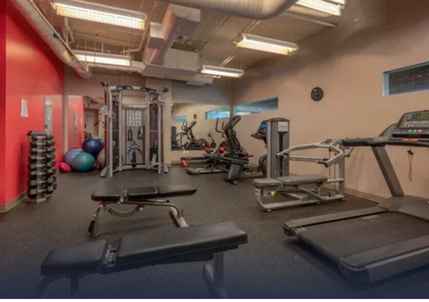 Building Photo - 949 NW Overton St