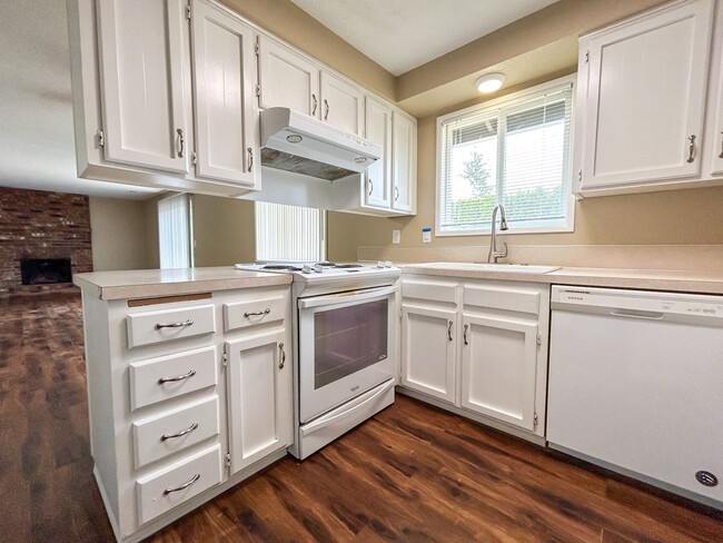 Building Photo - 4998 Arrowood Ct SE