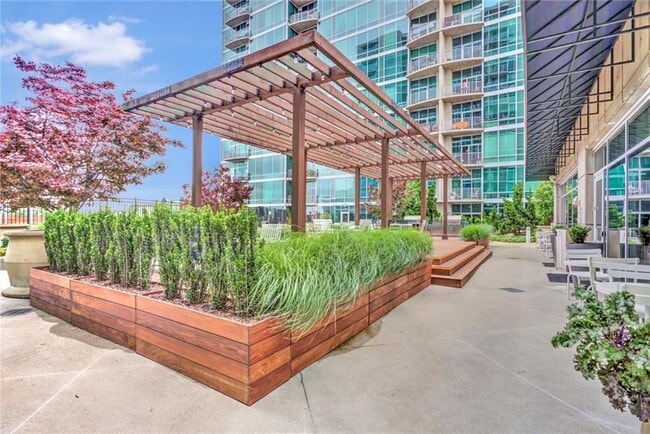 Building Photo - 943 Peachtree St NE
