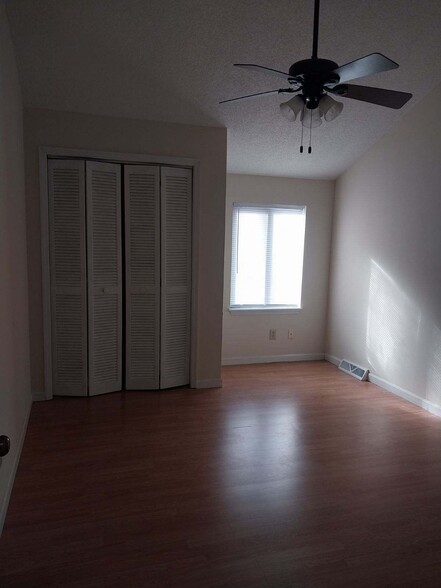 Building Photo - 106 Car Mol Dr