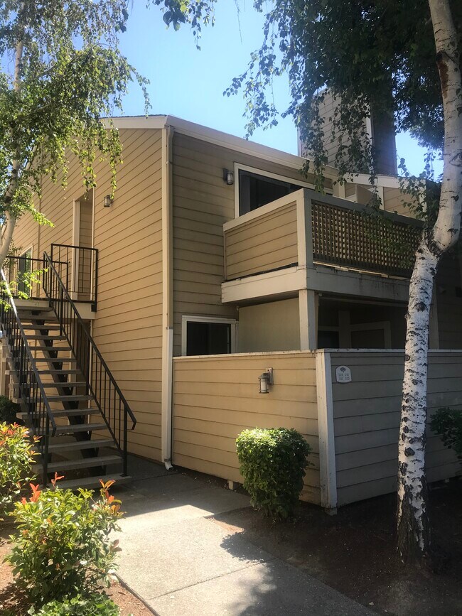 Building exterior - 351 Eastridge Dr