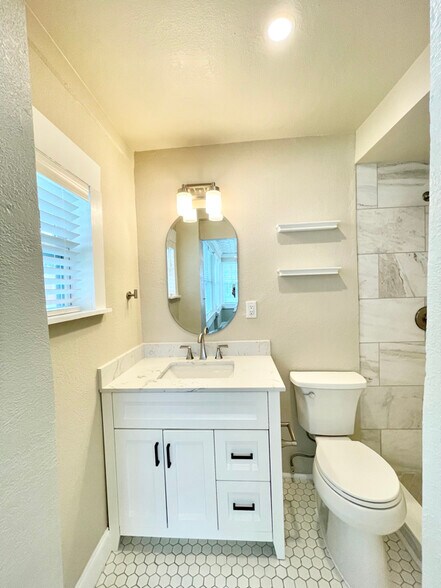 Building Photo - 7700 Boca Ciega Dr