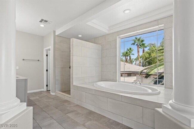Building Photo - 8000 Silver King Dr