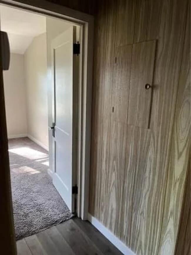 Building Photo - 406 S 6th Ave