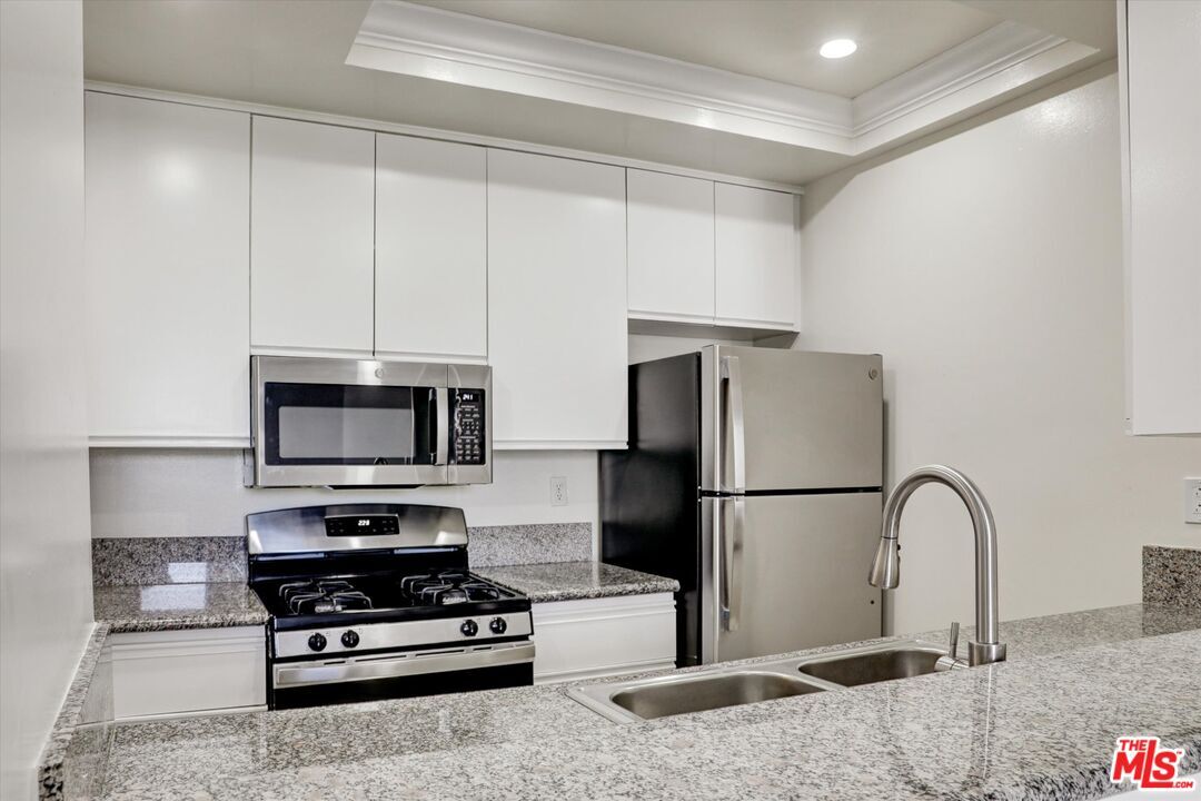 Building Photo - 10601 Wilshire Blvd