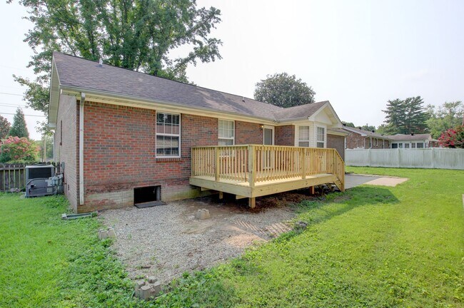 Building Photo - Updated 3bed 2 bath in St B with SEPARATE WORKSHOP around back.
