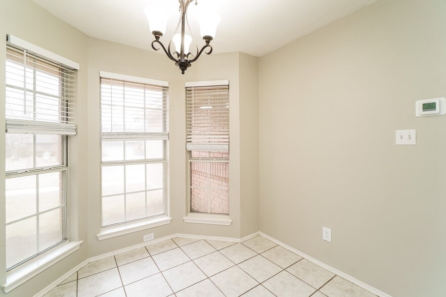 Building Photo - 100 Sandlewood Ln