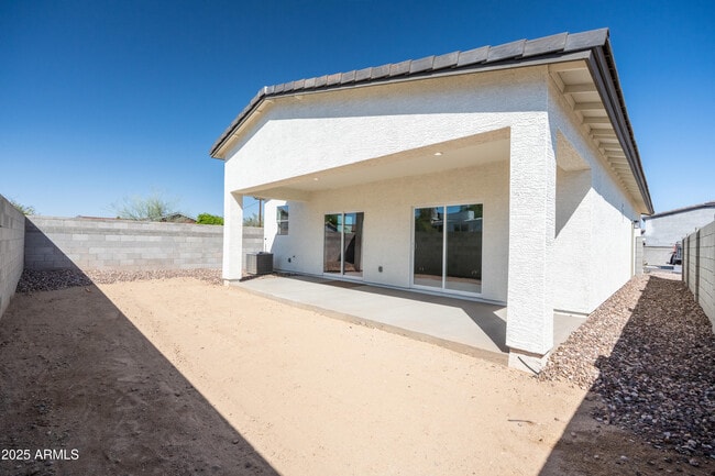 Building Photo - 909 E Desert Ln