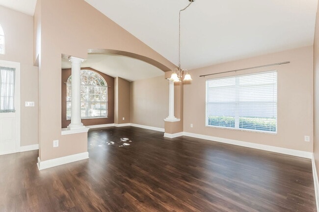 Building Photo - 6935 Runner Oak Dr