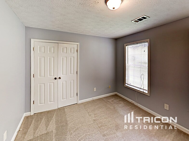 Building Photo - 108 Aristocratic Way