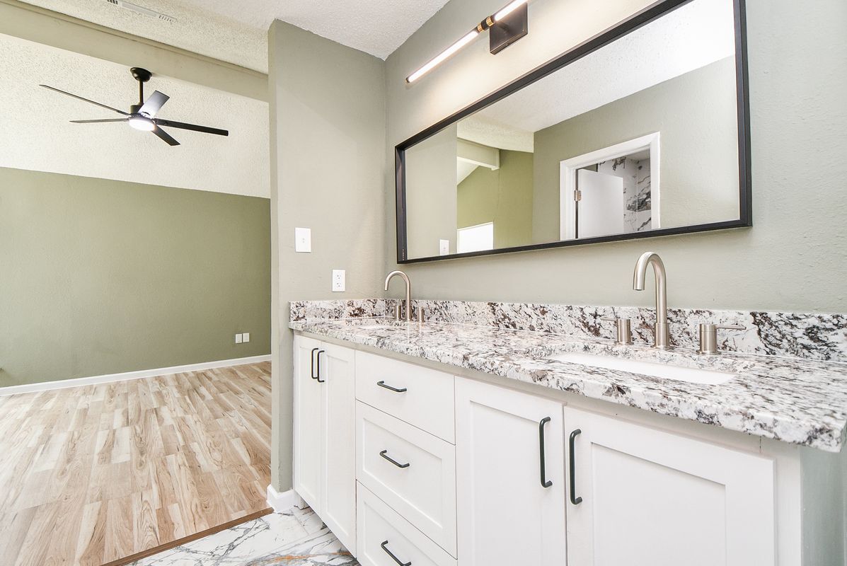 Building Photo - 17022 Quail Park Dr