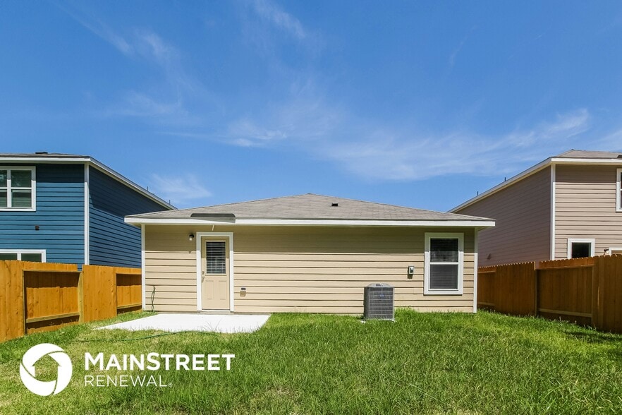 Building Photo - 23075 Bellini Dr