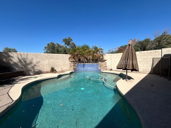 Building Photo - 774 E Maria Ln