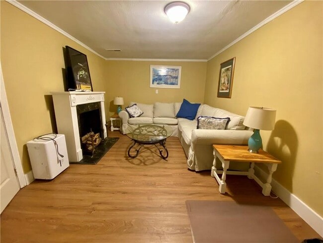 Building Photo - 9 Shadow Brook Ln