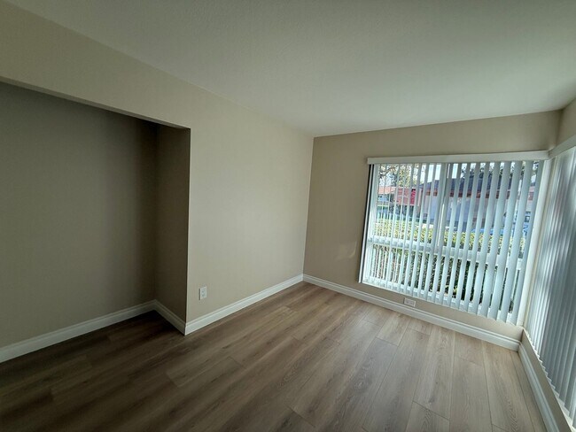 Building Photo - The Popular Freestanding El Dorado in Leisure Village