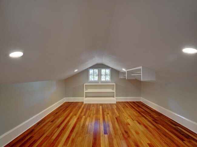 Building Photo - UT PRE-LEASE: Luxury 4 bedroom home in Wes...