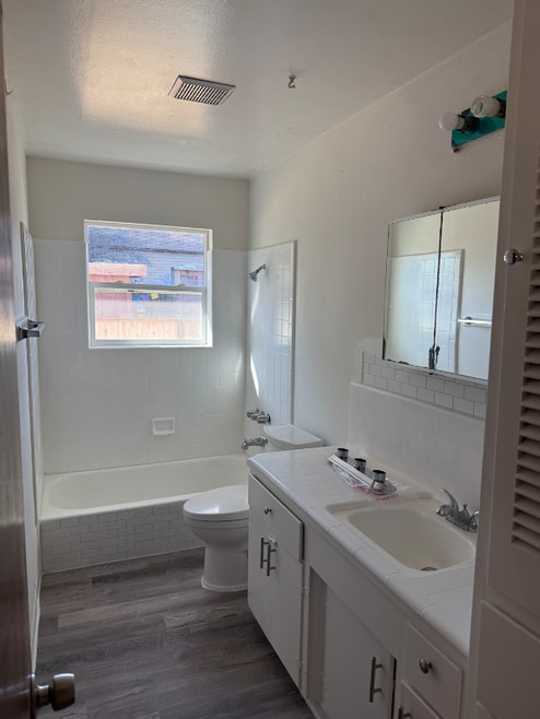 Building Photo - 2030 Kinsley St